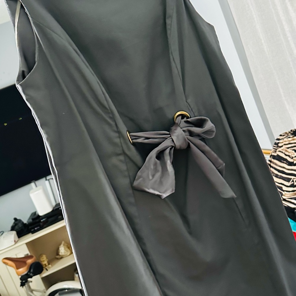 Chic Black Sleeveless Dress with Bow Detail